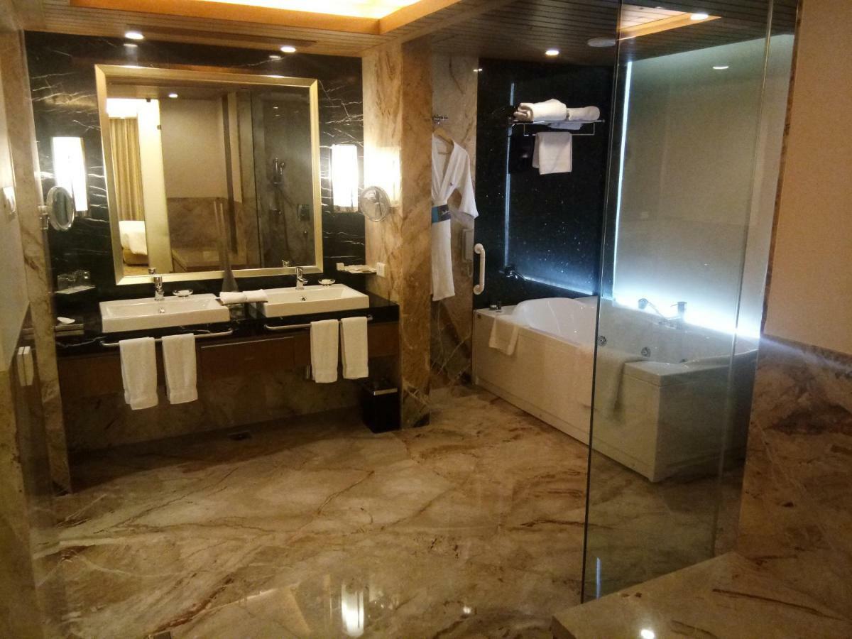Radisson Blu Hotel, Nagpur Eksteriør billede